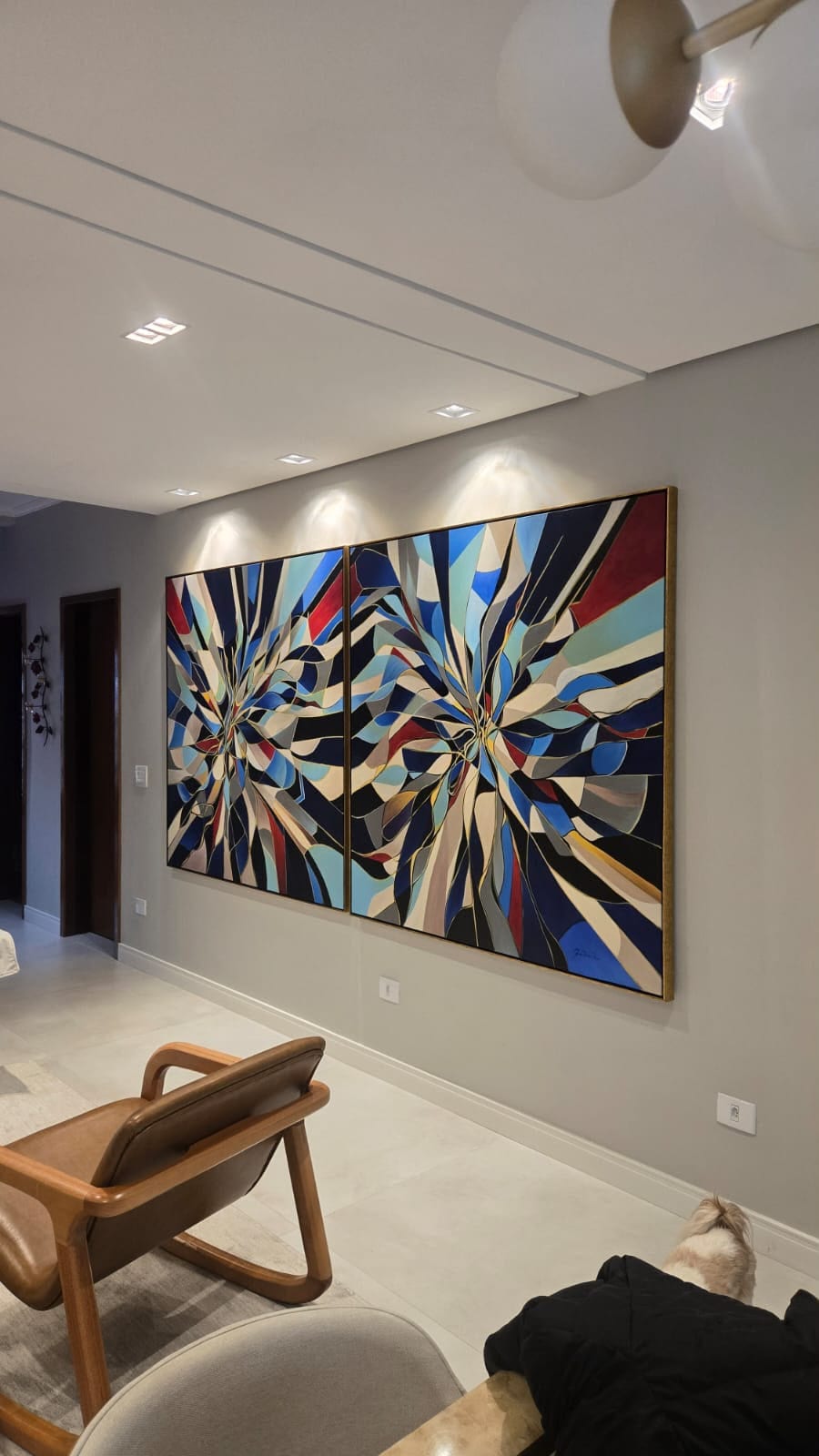 A obra instalada numa sala de estar